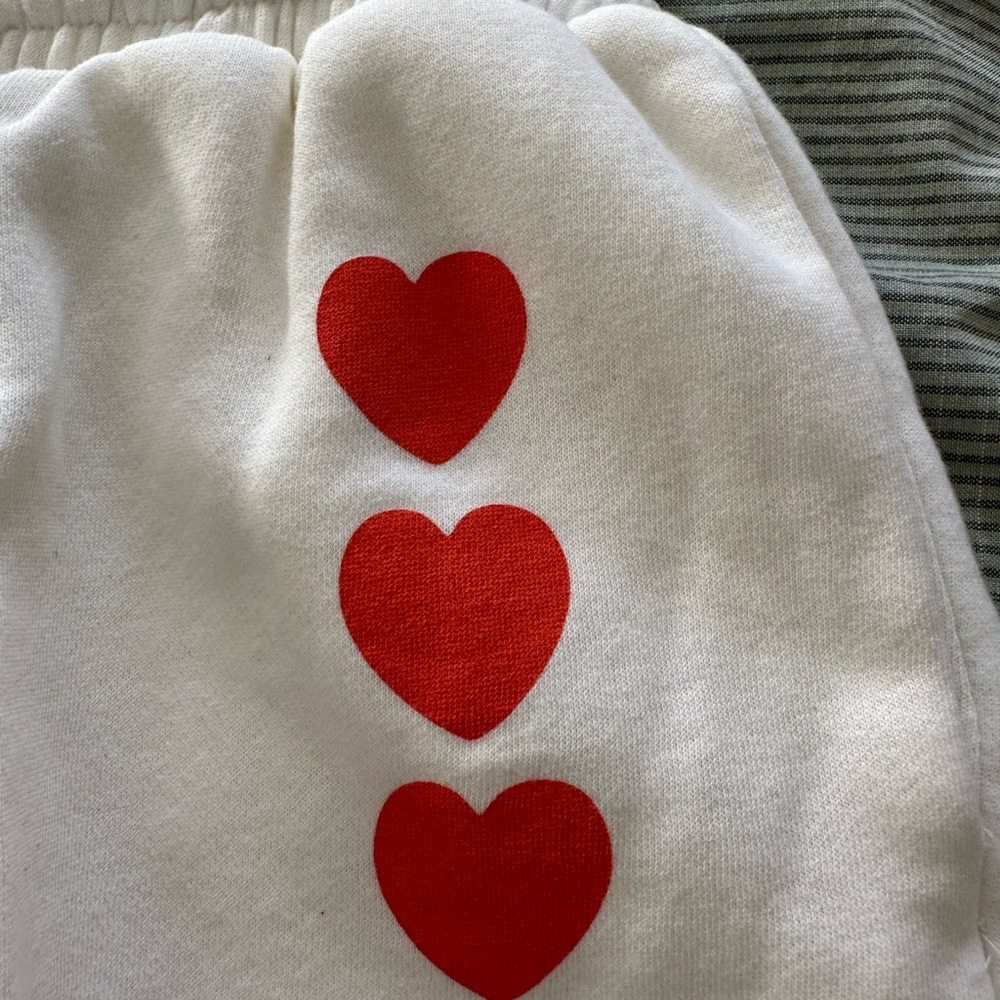 Abound Sweat Shorts White with Hearts - Picture 3 of 4